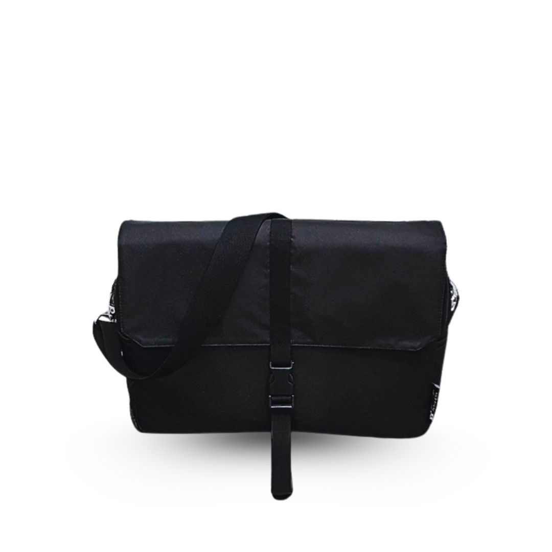 Black Unisex Laptop Messenger Bag for Professionals 014